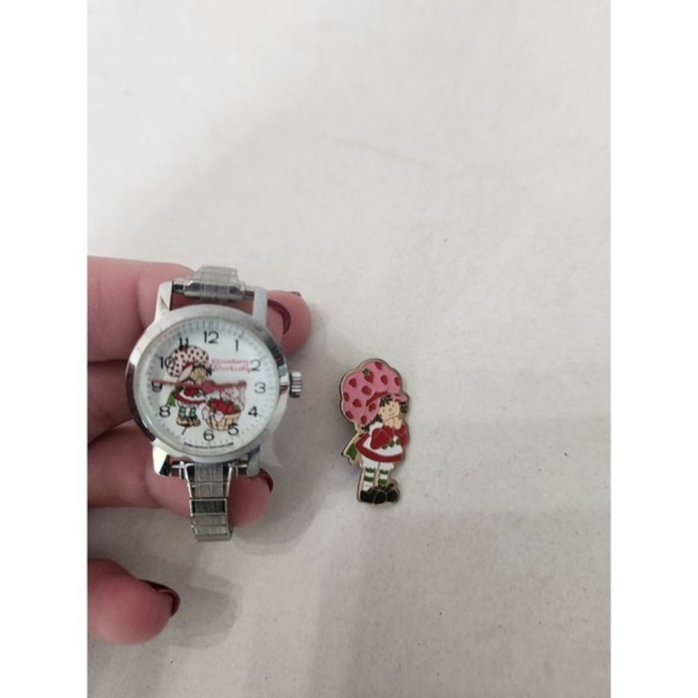 Vintage Strawberry‎ Shortcake Watch and Pin Set Bradley Time Division